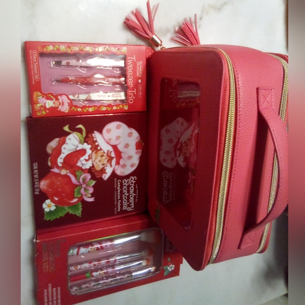 Adorable 9 Piece Transparent Travel Bundle